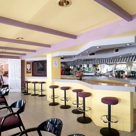 Chevy & ホテル カラ・ラトハダ